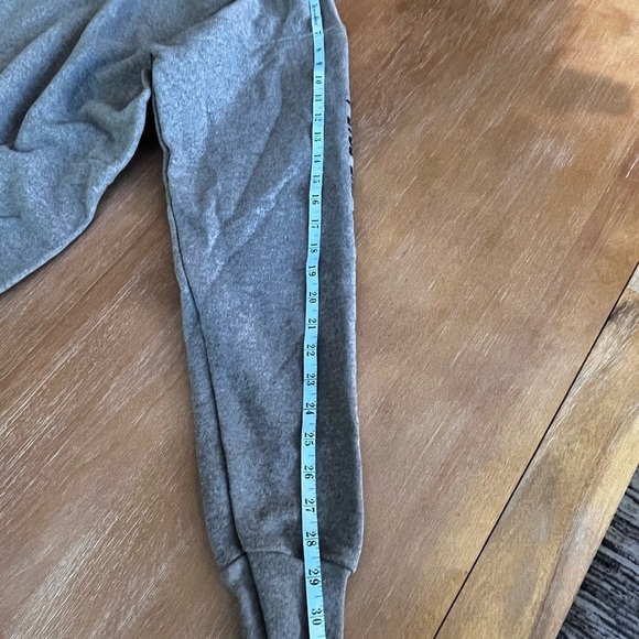 Disney Parks VTG Cars Lightning MCQueen 95 men’s grey sweatshirt. Hanes Tag S - Picture 10 of 10